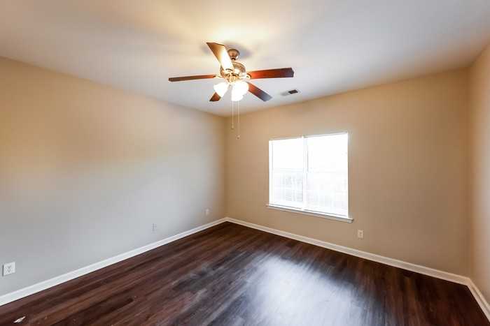 112 Charlton Ln - Photo 7 of 10