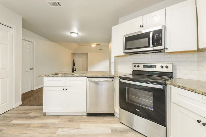 2709 Lexington St - Photo 3 of 14