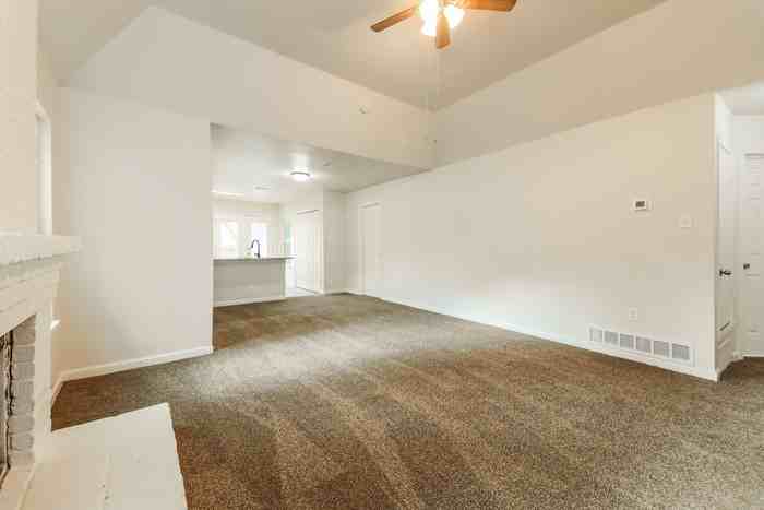 2709 Lexington St - Photo 5 of 14