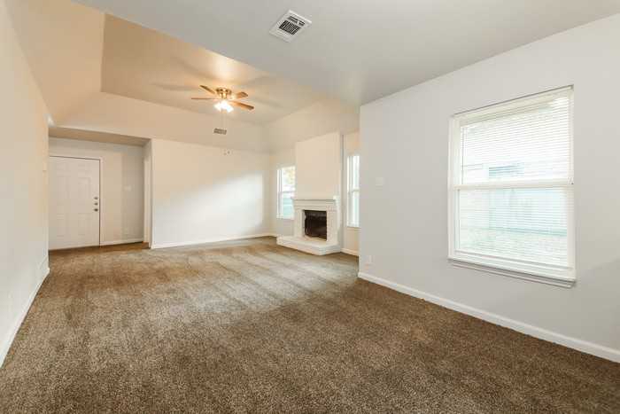 2709 Lexington St - Photo 7 of 14