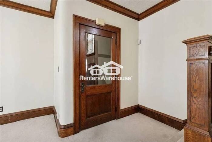 945 Sherburne Ave - Photo 4 of 26