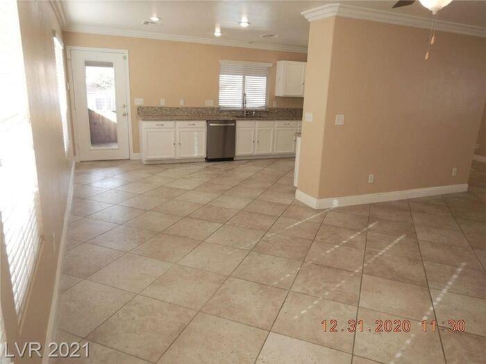 1221 Swanbrooke Dr - Photo 7 of 35