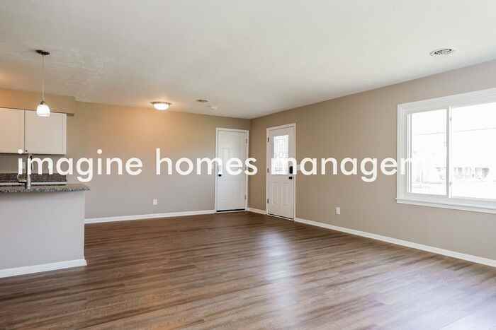7690 Sharon Dr - Photo 4 of 15