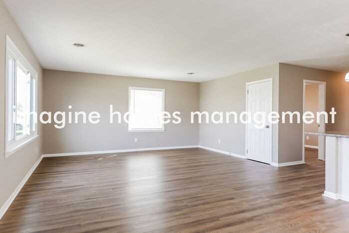 7690 Sharon Dr - Photo 5 of 15