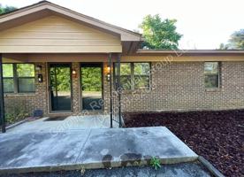 featured image of 201 Arthur Dr #I
