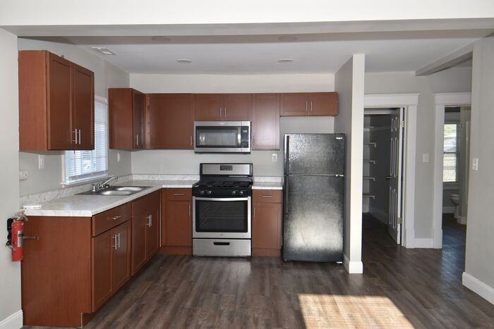 113 1/2 S West St #113-1-2 - Photo 3 of 19