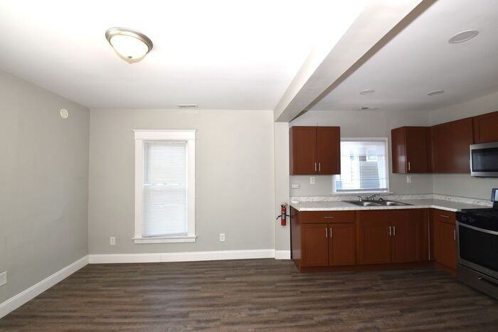 113 1/2 S West St #113-1-2 - Photo 4 of 19