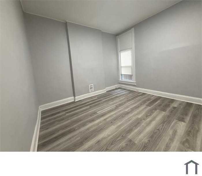 499 E Lorraine Ave - Photo 4 of 14