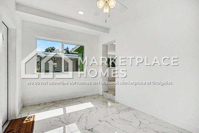 408 Bassedena Cir N - Photo 4 of 21