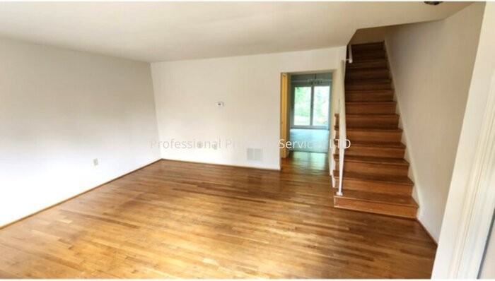 1912 Abbey Ln - Photo 3 of 26