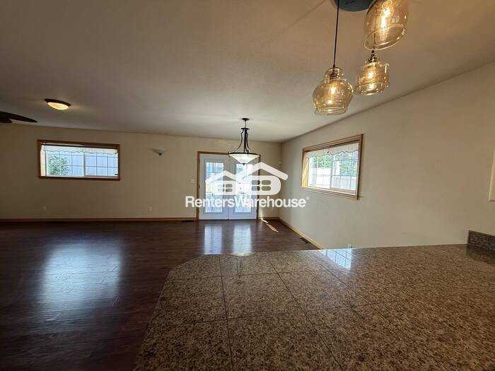 707 S Summit Ave - Photo 4 of 26
