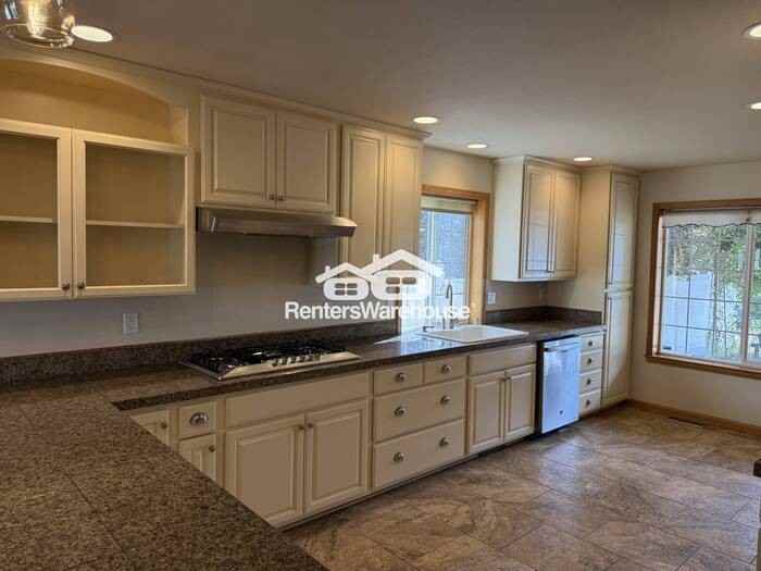 707 S Summit Ave - Photo 5 of 26