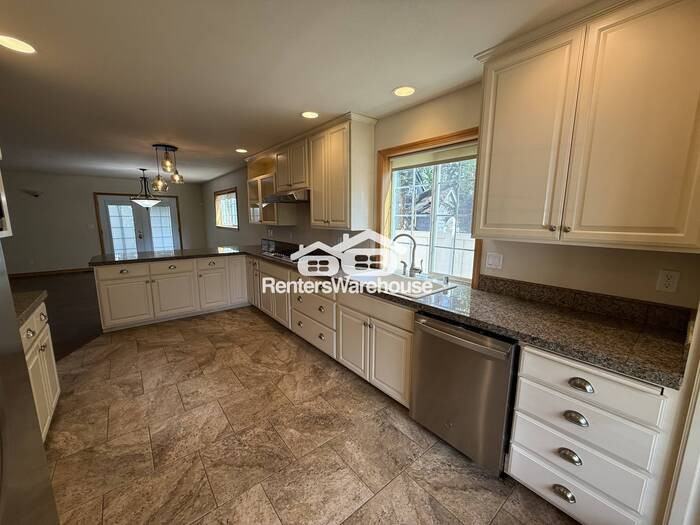 707 S Summit Ave - Photo 6 of 26