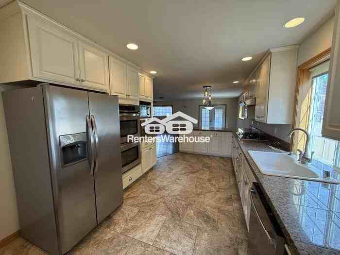 707 S Summit Ave - Photo 7 of 26