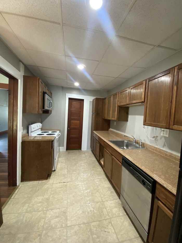 931 Franklin St - Photo 2 of 19