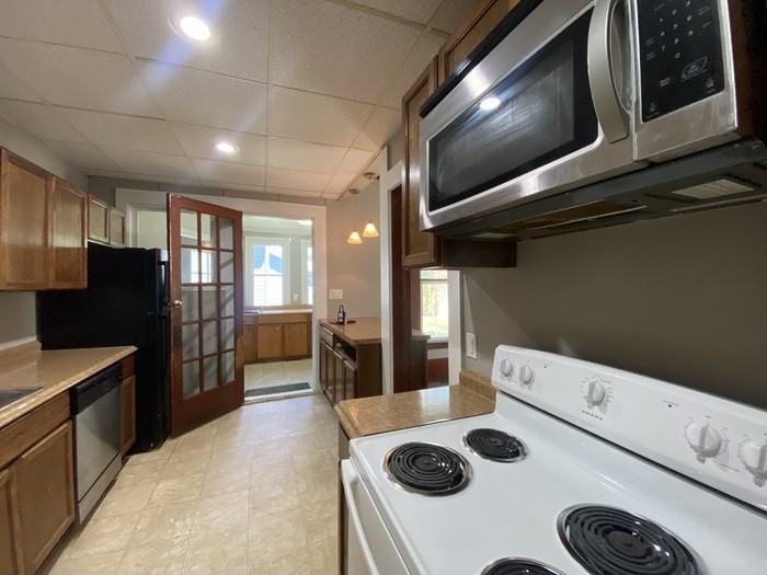 931 Franklin St - Photo 3 of 19