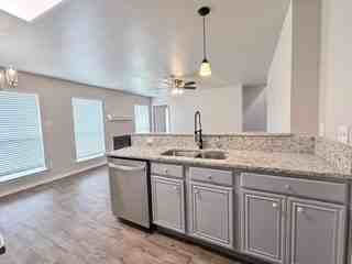 314 California Dr - Photo 3 of 12