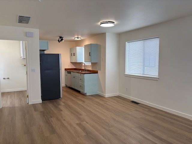 2414 Leo Ave #B - Photo 5 of 17