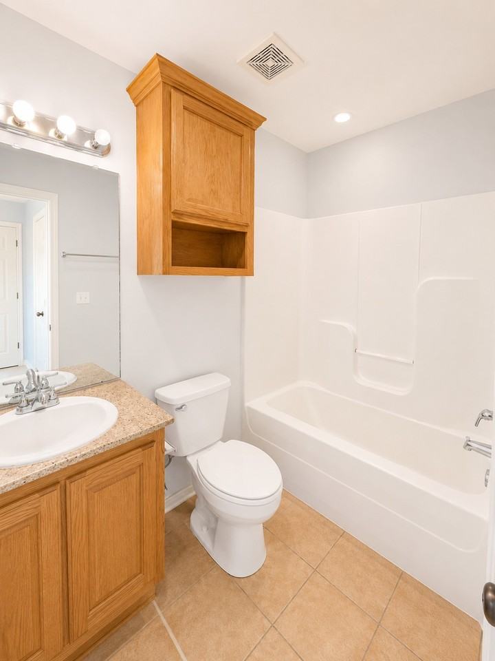 1208 W Kiwi Ave #2 - Photo 4 of 10