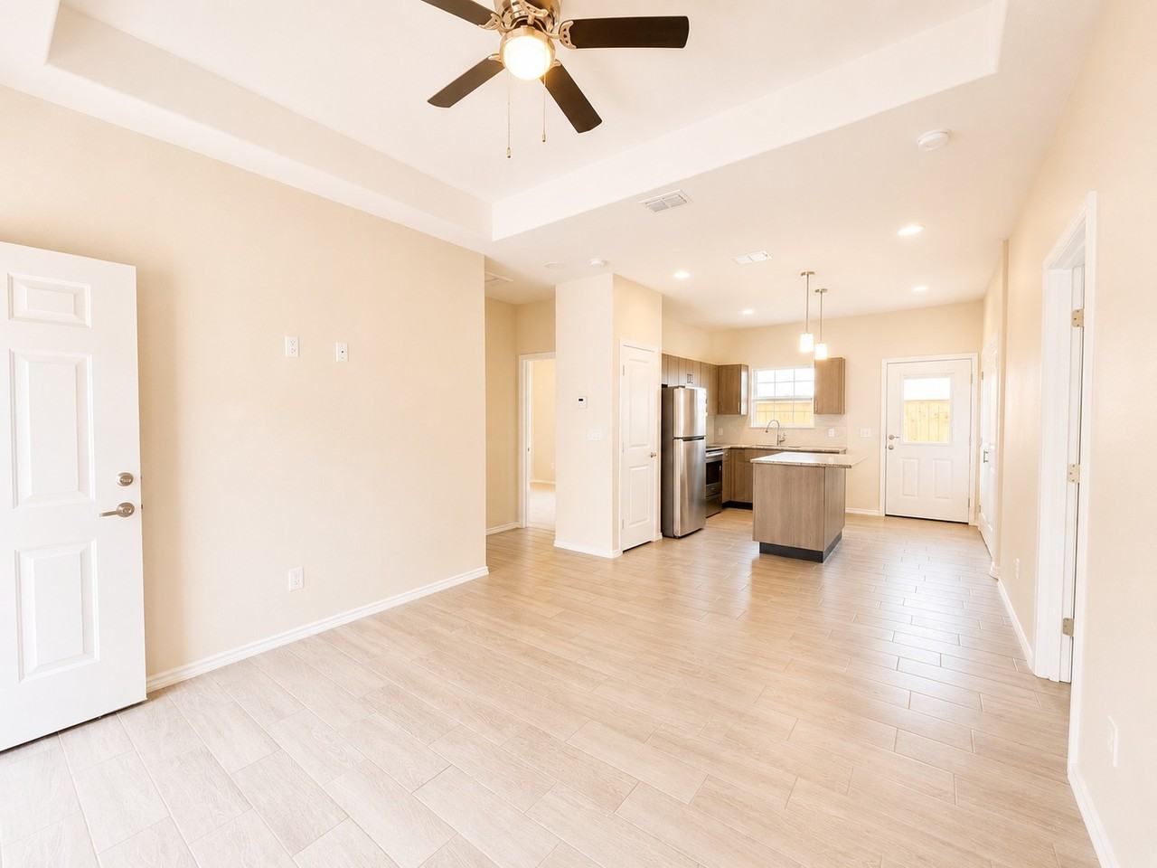 4907 N Hiawatha Dr #3 - Photo 4 of 11