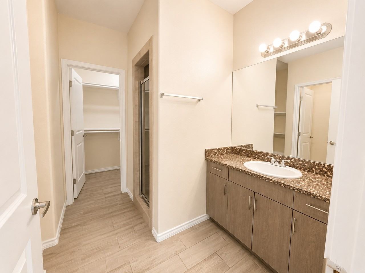 4907 N Hiawatha Dr #3 - Photo 7 of 11