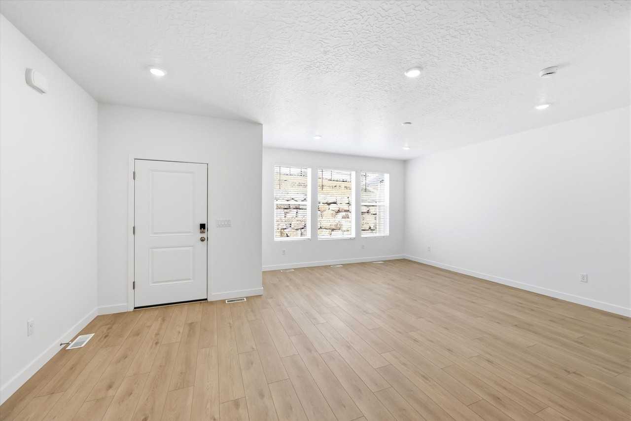 1584 W Viola Ln - Photo 6 of 40