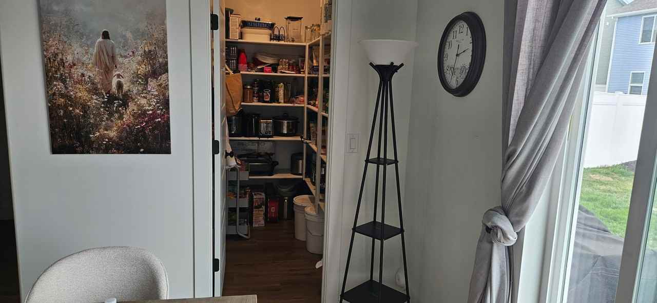 420 Victoria St - Photo 4 of 14