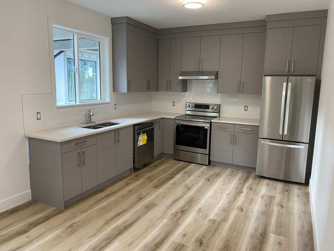 8607 East Saanich Road - Photo 2 of 8