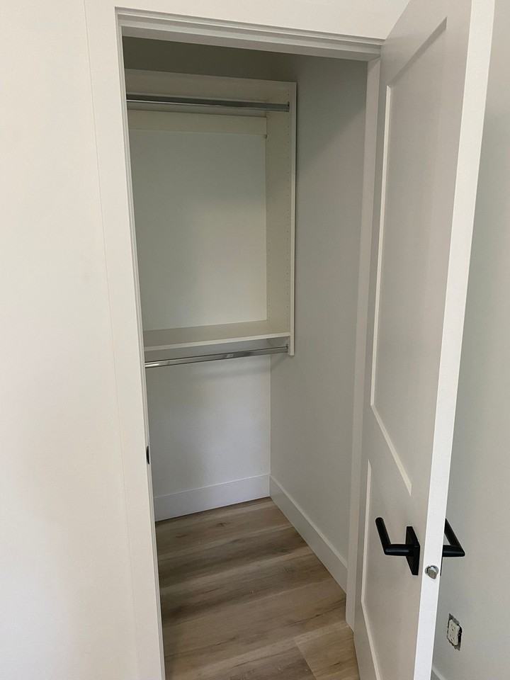 8607 East Saanich Road - Photo 4 of 8