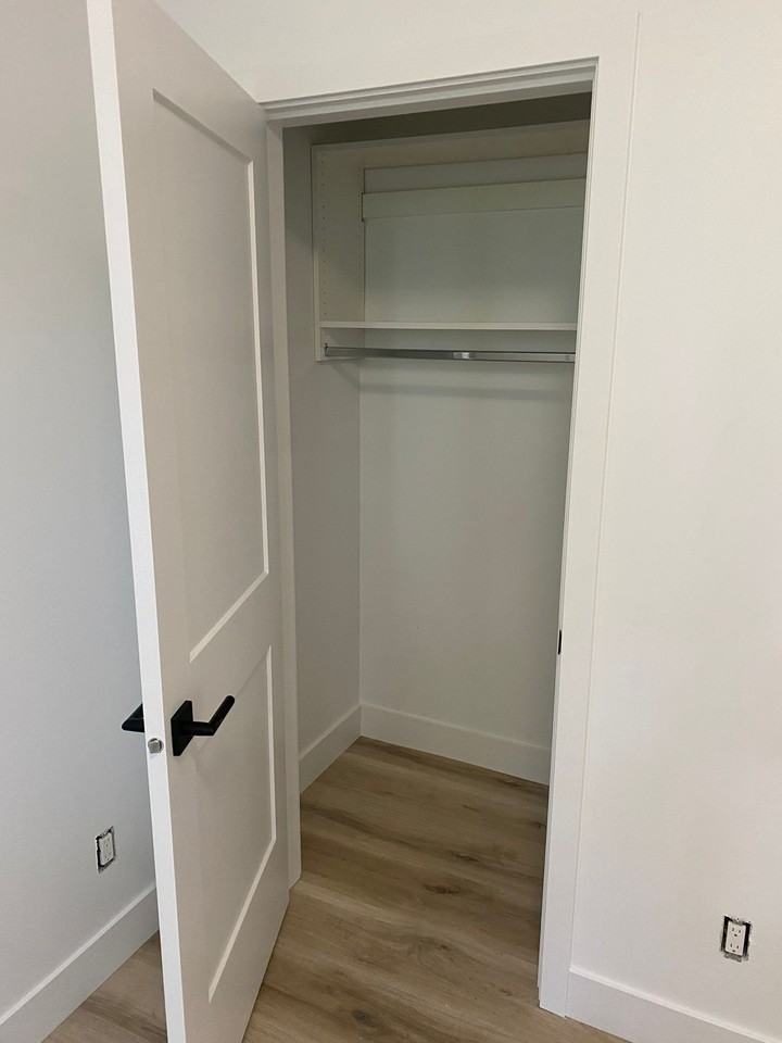 8607 East Saanich Road - Photo 6 of 8