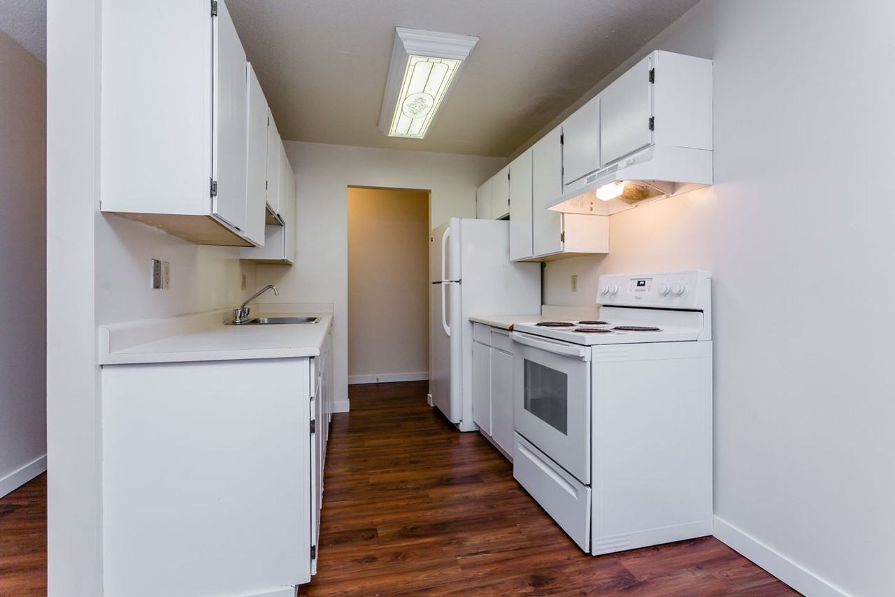 Leighton Apartments - Photo 3 of 8