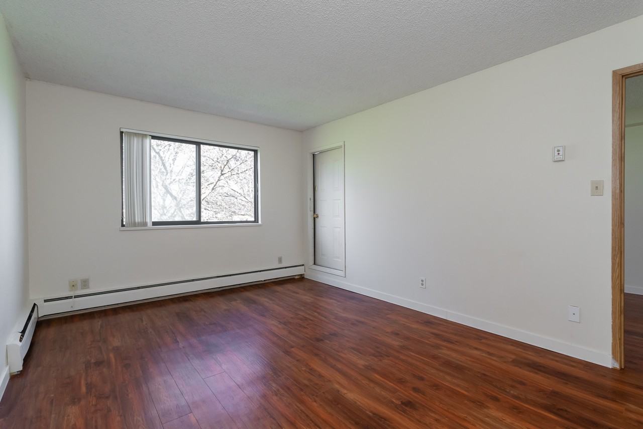 Waterstone 96 Apartments - Photo 7 of 14