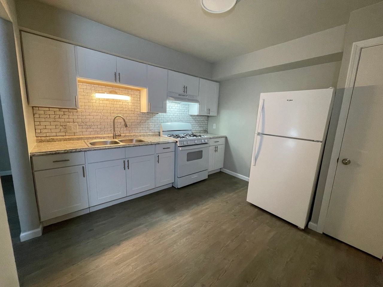 Captains Cove Apartments - Photo 2 of 10