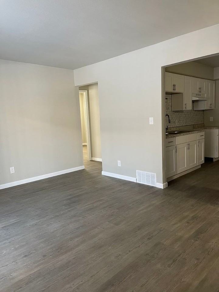 Captains Cove Apartments - Photo 3 of 10