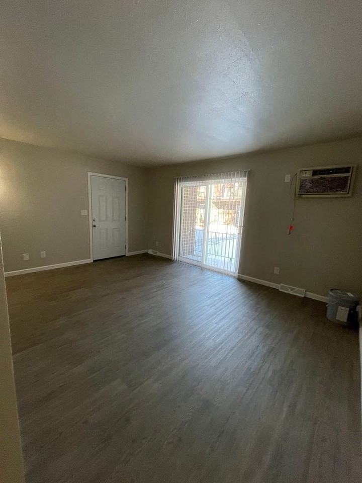 Captains Cove Apartments - Photo 4 of 10
