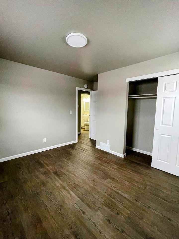 Captains Cove Apartments - Photo 5 of 10