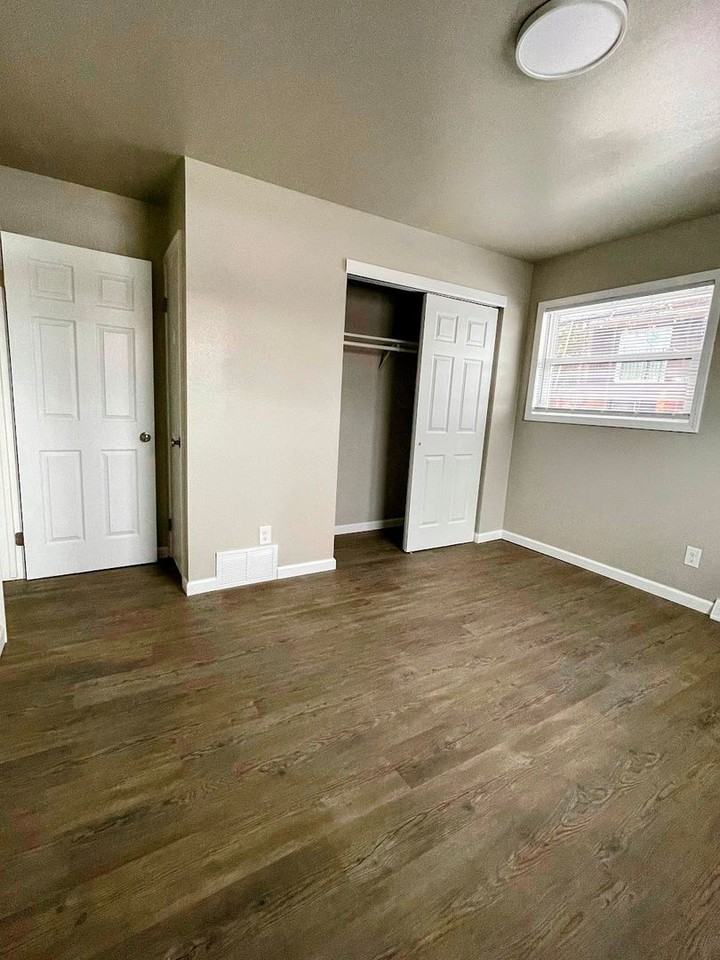 Captains Cove Apartments - Photo 6 of 10