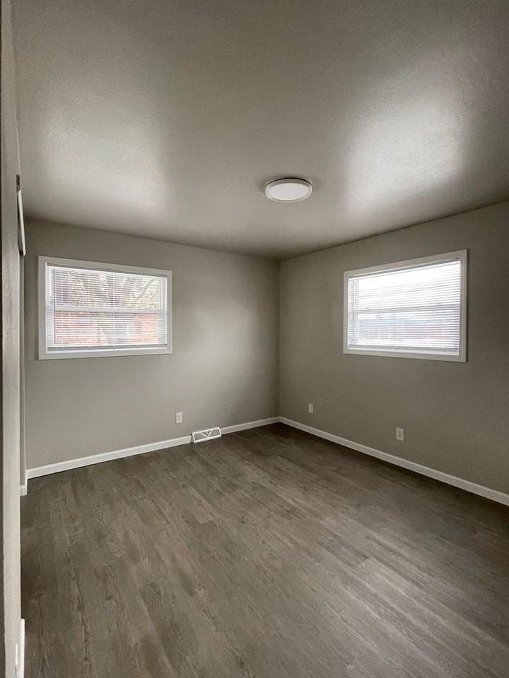 Captains Cove Apartments - Photo 7 of 10