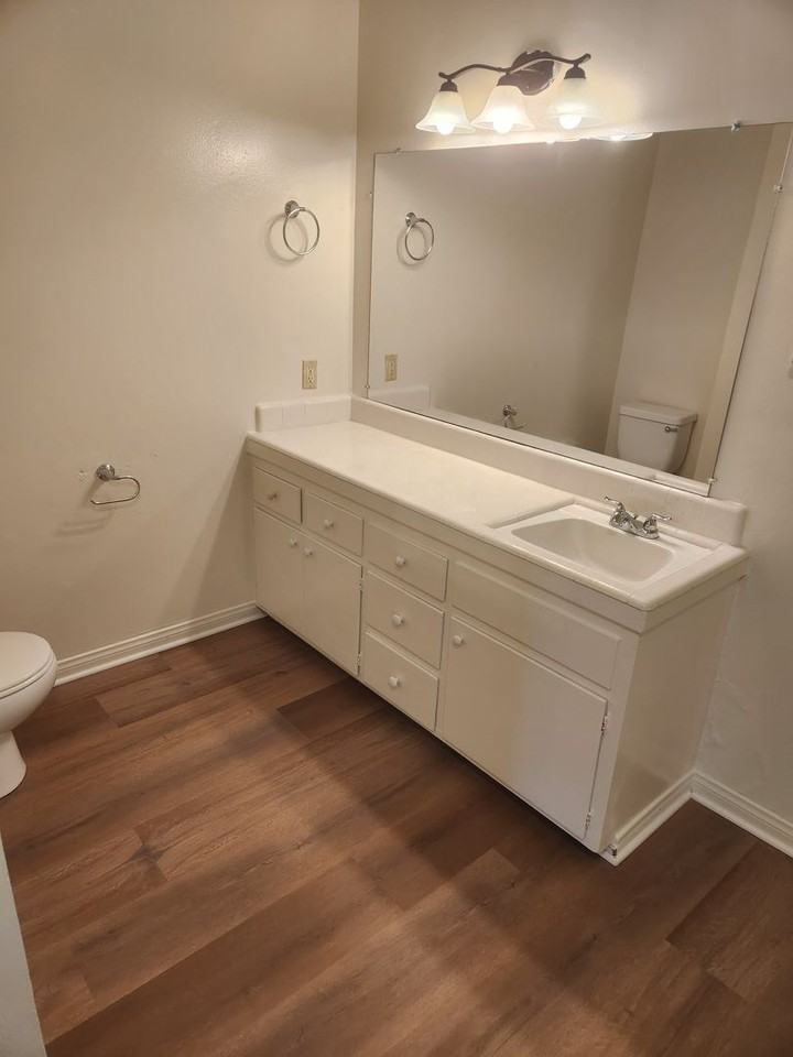 074 - Amber Court Apartments - Photo 6 of 11