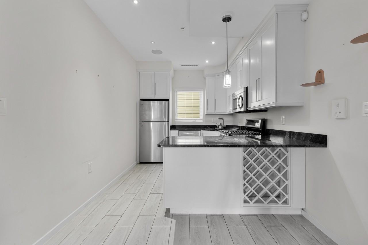 756 Park Rd Nw #1 - Photo 2 of 29