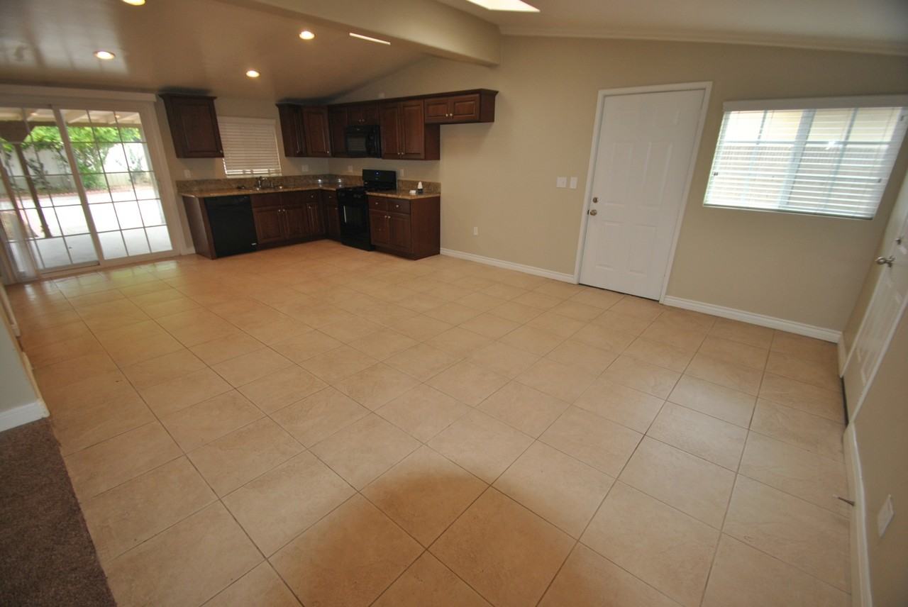 7781 Eileen St - Photo 3 of 13