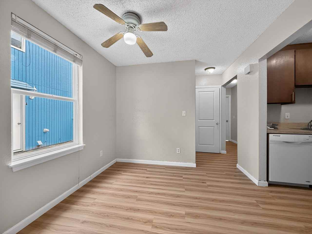528 Burnett Ave S #1 - Photo 4 of 15