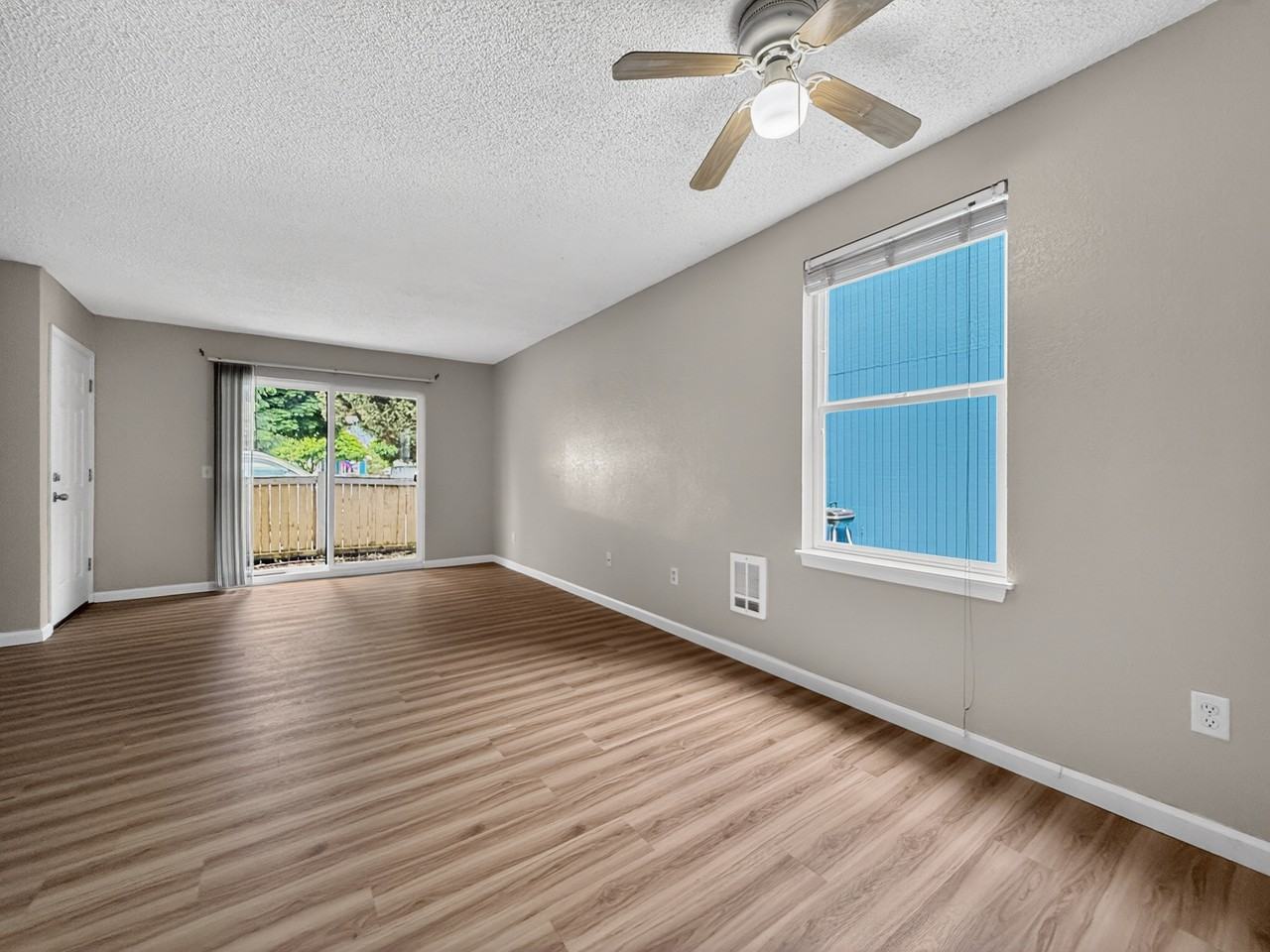 528 Burnett Ave S #1 - Photo 5 of 15