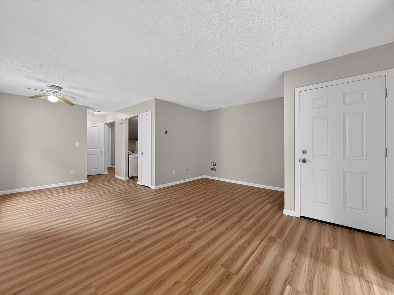 528 Burnett Ave S #1 - Photo 7 of 15