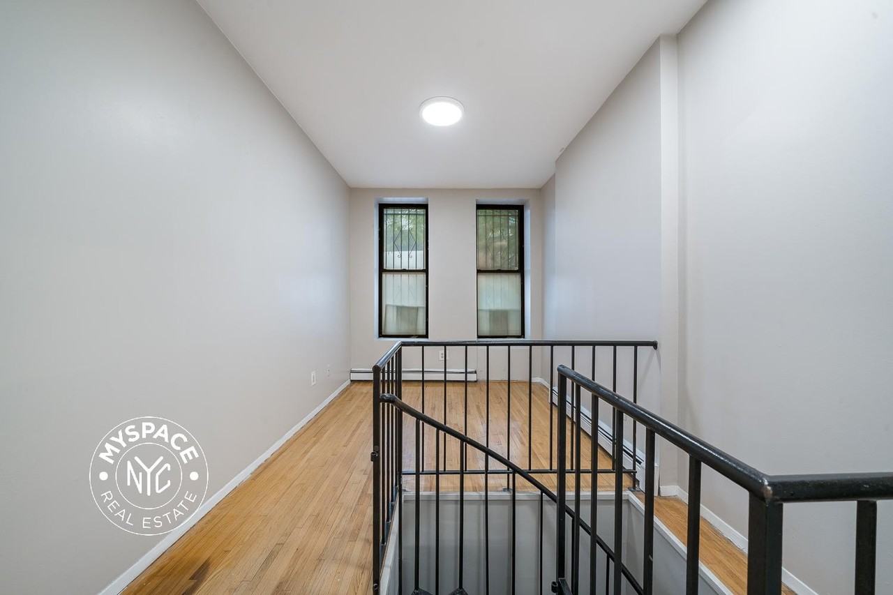 147 9th St #1B - Photo 5 of 18