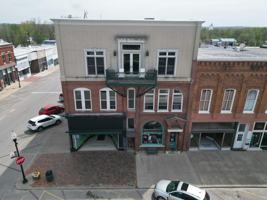 featured image of 124 E Morrison St