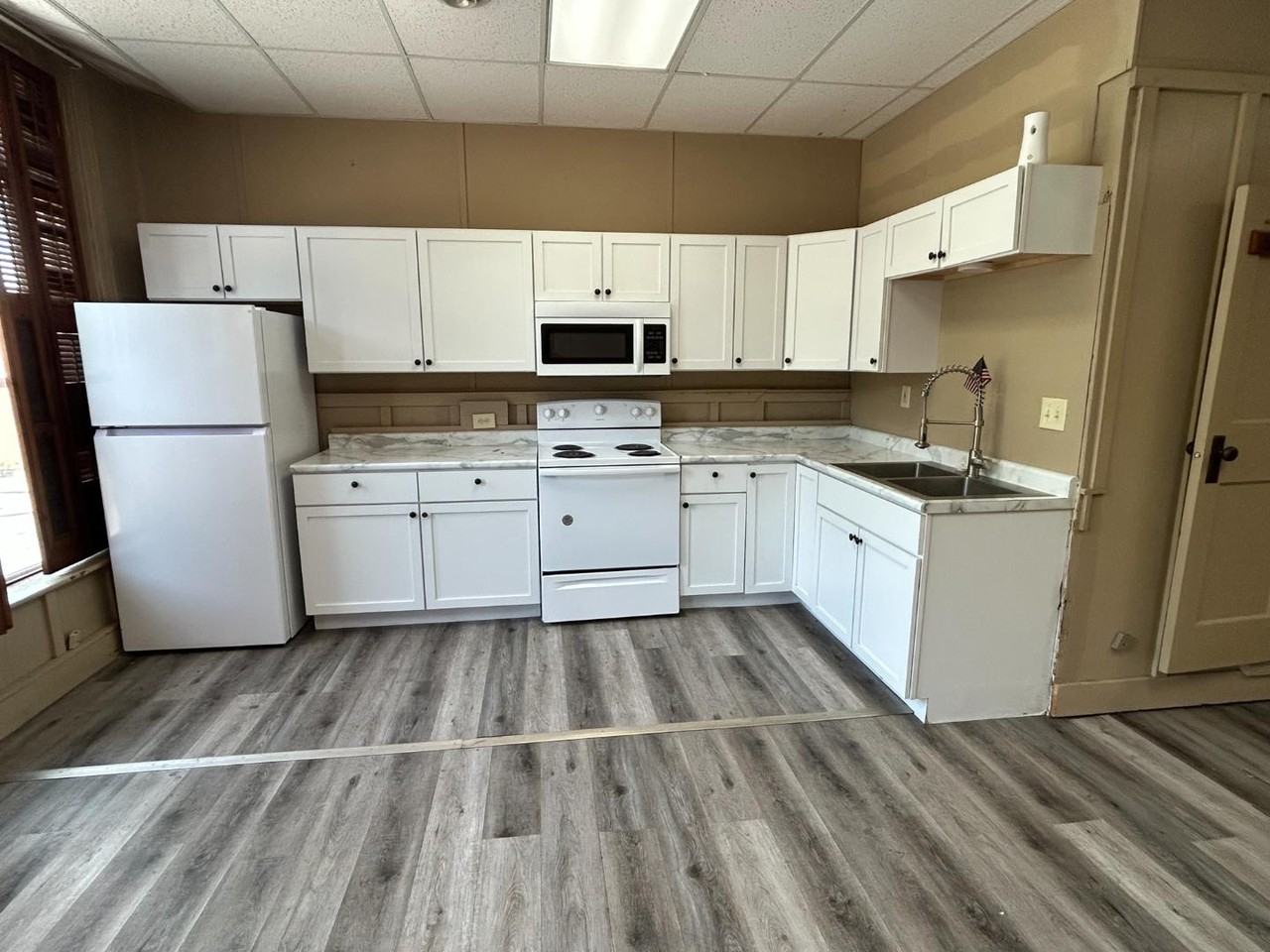 124 E Morrison St - Photo 2 of 2