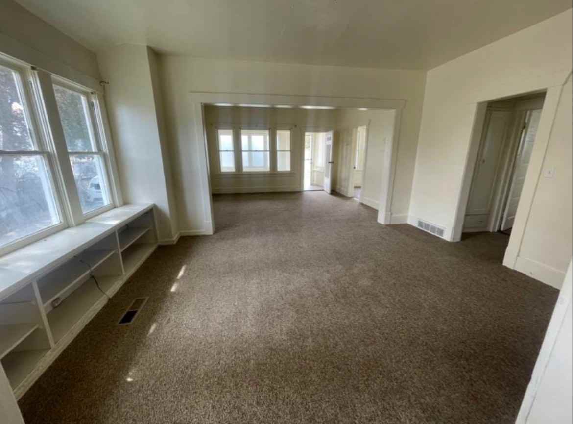 1551 Oakley Ave - Photo 2 of 9