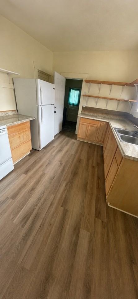 1551 Oakley Ave - Photo 4 of 9