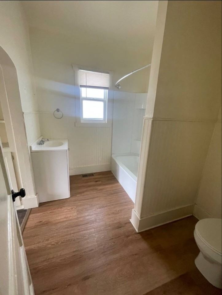 1551 Oakley Ave - Photo 7 of 9